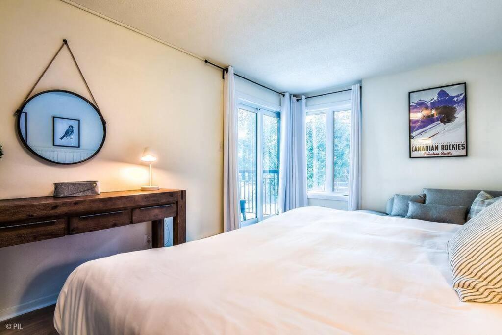 Chic Mt-Tremblant Condo With View On The Lake By Denstays Mont-Tremblant Exterior foto